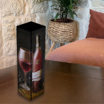 Caja Para Vino Vino Rojo<br><div class="desc">Vino Rojo es la vida de un vaso de vino tinto. ¡Disfruta de tu próxima noche con amigos! Es temporada de cosecha de vinos y el mejor momento del año para celebrar el éxito, la amistad y la vida. ¡Celebrar la vida es tan importante! Disfruta de la vida con la...</div>