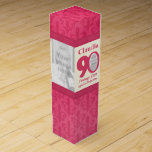 Caja Para Vino Vintage 90th Birthday name & photo personalizado b<br><div class="desc">Cinta rosa y crema y caja de regalo de cumpleaños girada con estampado para vino, licores o bebidas. Lee Claudia 90 Vintage 1923 envejecido a la perfección, personalizar con sus propios chicas de cumpleaños nombra año de nacimiento vintage y tres fotos de su elección, una en el 0 de 90...</div>