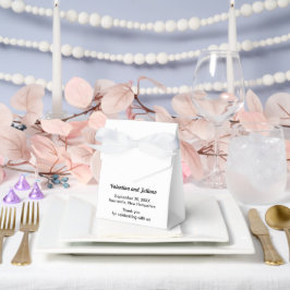 Cajas de regalo de estilo carpa de boda en blanco
