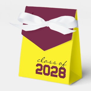 Cajas de regalos de graduación amarillas y burdeos