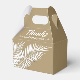 Cajas de regalos de palmas blancas sobre techo dor