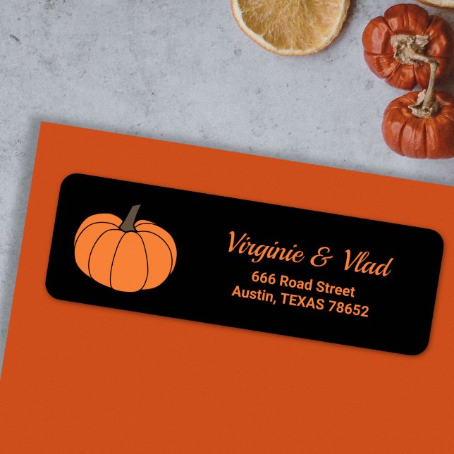 Calabaza del naranja en la etiqueta de la direcció (Orange Pumpkin on black return address label)