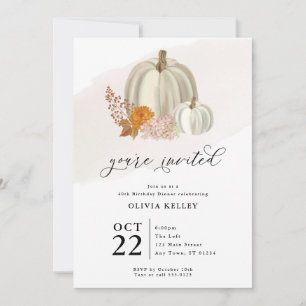 Calabazas blancas y flores otoñales, invitación de