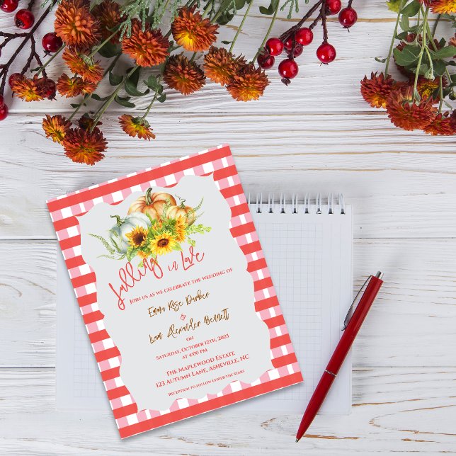 Calabazas cayendo en el amor Invitación a la boda  (Pumpkins Falling in Love Fall Wedding Invitation Postcard)