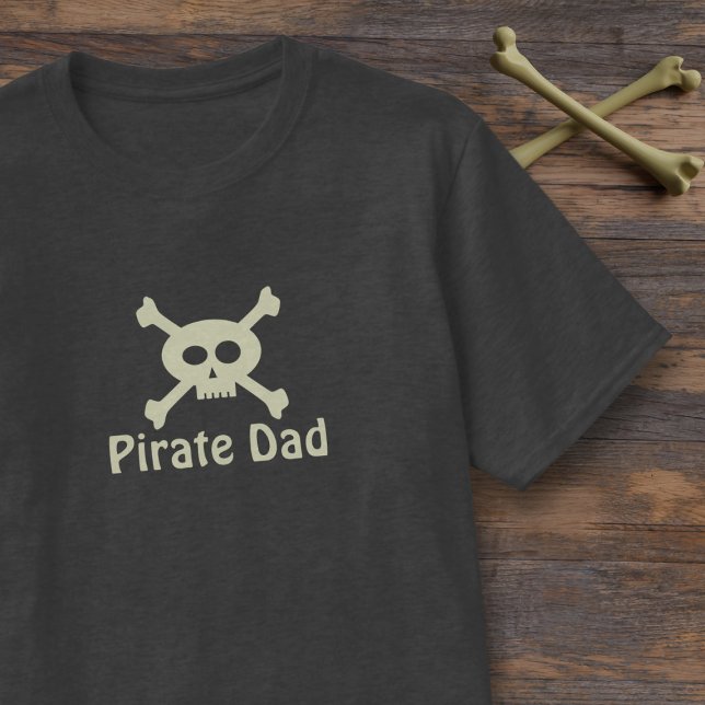 Calavera de papá pirata y camiseta masculina de lo (Yarr! Perfect shirt for all Pirate Dads.)