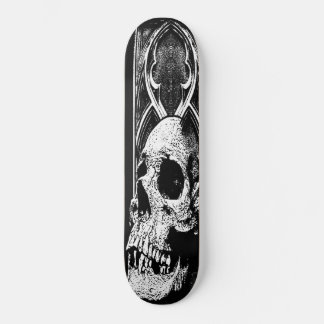 Calavera gótica cubierta de skateboard