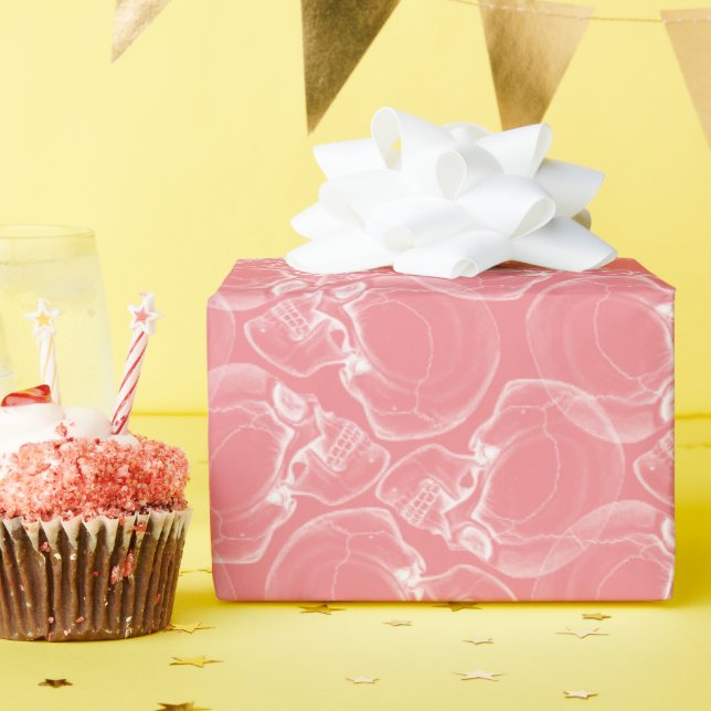 Calavera sobre papel de envolver rosado (Fiesta de cumpleaños )