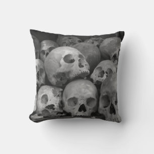 Calaveras humanas lanzan almohada