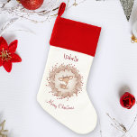 Calcetín Navideño Cute Deer Winter Berries Nombre Navidades de inven<br><div class="desc">Los adorables Navidades de ciervos se levantan en la corona de flores de invierno y pan de jengibre. Personaliza fácilmente todo el texto. Por favor visite la tienda para ver toda la línea de productos que están disponibles y síganme, para que pueda ver todo lo nuevo de inmediato :) -...</div>