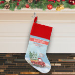 Calcetín Navideño Familia de Nieve de Camión Rojo con Buffalo Acuare<br><div class="desc">¿Necesitan una alegre decoración de casa de vacaciones? Pruebe a estos Navidades de la fresca acuarela llenándose de un camión de chaqueta de búfalo rojo y negro que conduce por una calle llena de nieve con árboles de Navidad. Texto navideño rojo y texto personalizado de apellido. Ideal para unas vacaciones...</div>