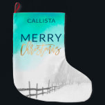 Calcetín Navideño Grande Artsy Winter Gold Verde azulados Navidades de pais<br><div class="desc">Este elegante y elegante almacén de Navidades es el diseño perfecto para su evento de temporada. Cuenta con un hermoso y majestuoso cielo verde y azul verde azulado con nubes esponjosas blancas y un paisaje de campo de invierno nevado junto con una falsa tipografía de oro impresa en papel, "Navidades"....</div>