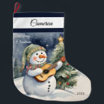 Calcetín Navideño Grande Cute Snowman Guitar<br><div class="desc">¡Trae alegría de vacaciones a tu casa con nuestros Cute Snowman Guitar Grandes Navidades! Ideal para regalos y regalos,  es una deliciosa adición a tus festividades. ¡Personaliza con ese nombre y año especial para un maravilloso mantenimiento! Diseños exclusivos creados sólo para ti desde My Baby Boutique!</div>