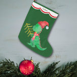 Calcetín Navideño Grande Dinosaurio verde lindo personalizado<br><div class="desc">Aquí hay una imagen de un lindo dinosaurio en este Holiday Stocking personalizado que gustará a cualquier niño pequeño! El dinosaurio es una imagen acuarela en tonos verdes, y lleva un sombrero de Papá Noel rojo y una bufanda estampada. Lleva un pequeño árbol de Navidad con palo de oro. La...</div>