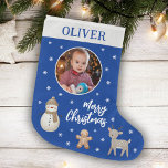 Calcetín Navideño Grande Foto de Snowman Reindeer Gingerbread Snowflake<br><div class="desc">Un Hombre De Pan De Nieve Con Rata De Nieve. Foto De Grandes Navidades Resistiéndose. Un lindo Navidad con un hombre de nieve bonito,  reno y pan de jengibre sobre un fondo azul con copos de nieve blancos. Añade tu nombre y foto.</div>