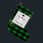 Calcetín Navideño Grande Jugador de búfalo verde de nieve<br><div class="desc">Añada un toque festivo a su manto de chimenea esta temporada navideña con un Snowman Green Buffalo Plaid Stocking. El diseño de Stocking design incluye una caja adornada con ramas de pino y un encantador muñeco de nieve sobre un fondo de manto de búfalo con un espacio que puedes añadir...</div>
