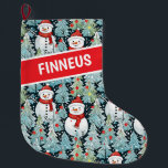 Calcetín Navideño Grande Navidades de Snowman de color acuático personaliza<br><div class="desc">Adorables y acogedores hombres de nieve con pañuelos rojos cálidos y cálidos gorras de cuchillos y un bonito verde,  rojo y azul de pinar fondo Navidades personalizados abasteciéndose.</div>