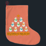 Calcetín Navideño Grande Pirámide de árboles de Navidad hecha de muñecos de<br><div class="desc">Pirámide de árboles de Navidad hecha de muñeco de nieve y letras cursivas</div>