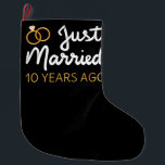 Calcetín Navideño Grande Recién Casado Hace 10 Años IV<br><div class="desc">Diseño bonito, perfecto para todo aquel que haya estado casado por 10 años y para una ceremonia de renovación de la promesa boda. ¡Es un gran conjunto para las parejas! Cita de 'Acabo de casar hace 10 años' para una pareja que se casó hace 10 años o una pareja que...</div>