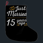Calcetín Navideño Grande Recién casado hace 15 años II<br><div class="desc">Diseño bonito, perfecto para todo aquel que haya estado casado durante 15 años y para una ceremonia de renovación de la promesa boda. ¡Es un gran conjunto para las parejas! Cita de 'Acabo de casar hace 15 años' para una pareja que se casó hace 15 años o una pareja que...</div>