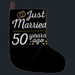 Calcetín Navideño Grande Recién casado hace 50 años II<br><div class="desc">Diseño bonito, perfecto para todo aquel que haya estado casado por 50 años y para una ceremonia de renovación de la promesa boda. ¡Es un gran conjunto para las parejas! Cita de 'Acabo de casarse hace 50 años' para una pareja que se casó hace 50 años o una pareja que...</div>