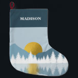 Calcetín Navideño Grande Resumen del paisaje Golden Winter Sunrise<br><div class="desc">Un hermoso diseño que muestra un bosque cubierto de nieve, paisaje montañoso y una puesta de sol dorada o amanecer reflejando en el agua. Los tonos de color son neutros, como el azul, el blanco y el oro. Un diseño rústico ideal para la decoración de la casa invernal y la...</div>