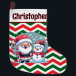 Calcetín Navideño Grande Testigo rojo, verde, blanco de Santa Chevron y muñ<br><div class="desc">Los Navidades se abastecen con un patrón de chevron rojo, verde y blanco en la parte delantera y trasera. En una banda blanca situada en la parte superior del stock hay una plantilla de texto negro en la parte delantera para agregar un nombre y una plantilla en la parte posterior...</div>