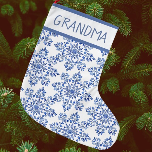 Calcetín Navideño Grande Viejo Chinoiserie Blue White Snflakes (Classic blue and white Christmas. Personalize with a name or message!)