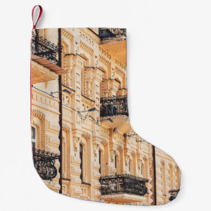 Calcetín Navideño Pequeño Antigua casa amarilla con balcones de hierro forja