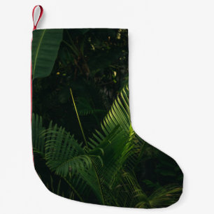 CALCETÍN NAVIDEÑO PEQUEÑO ÁRBOL DE BANANA VERDE DURANTE EL DÍA