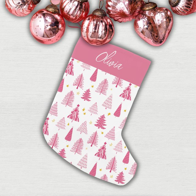 Calcetín Navideño Pequeño Árbol de vacaciones de Navidades rosados (Pink winter woodland Christmas tree design stocking, perfect fotrthe holiday season.)