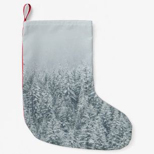 CALCETÍN NAVIDEÑO PEQUEÑO ÁRBOLES QUE CUBREN LA NIEVE