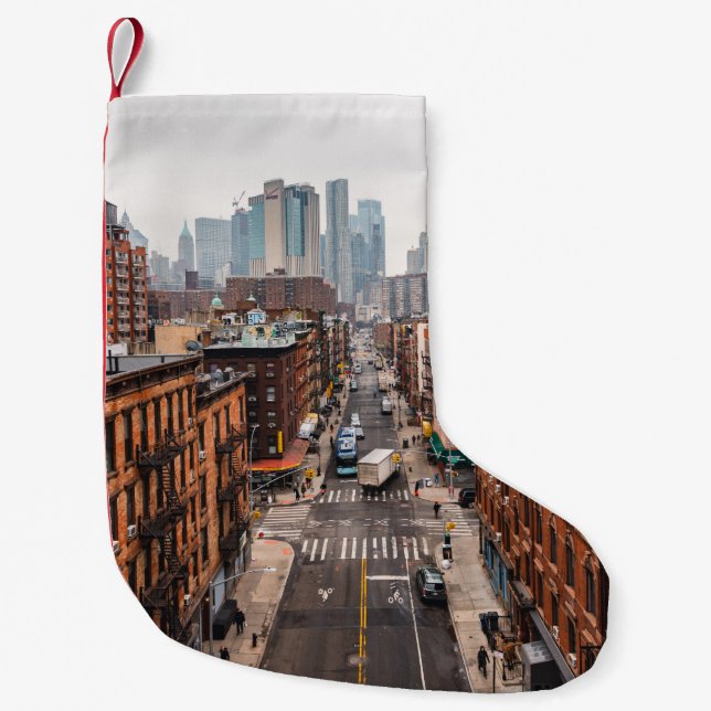 CALCETÍN NAVIDEÑO PEQUEÑO AUTOS EN LA CARRETERA ENTRE EDIFICIOS DE ALTO AUME (Anverso)