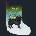 Calcetín Navideño Pequeño Black Pug Cute Cartoon Dog Snowley Winter Forest<br><div class="desc">El original ilustracion personalizado de Destei de un lindo perro de raza Pug color abrigo negro. El perro es colocado en una escena invernal con tres abetos verdes y la caída de la nieve. El fondo es un degradado de azul a blanco que da al diseño ese aspecto frío del...</div>