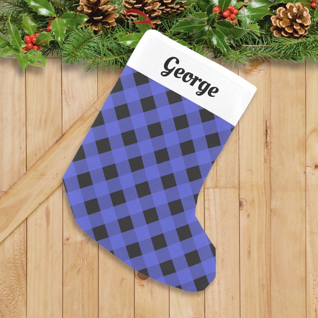 Calcetín Navideño Pequeño Blue Buffalo Plaid Rustic Personalizado (A festive Christmas stocking with blue buffalo plaid pattern and custom name on white panel at top)