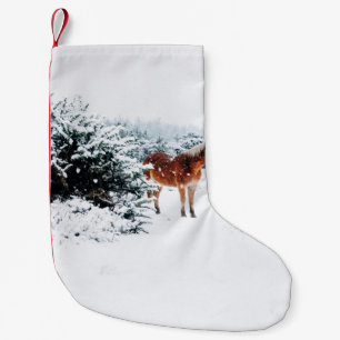 CALCETÍN NAVIDEÑO PEQUEÑO CABALLO EN LA NIEVE CAÍDA