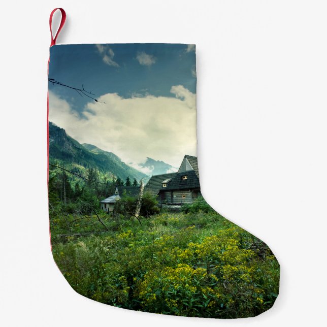 Calcetín Navideño Pequeño Casa de madera, paisaje natural de montaña. (Anverso)