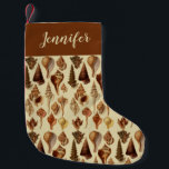 Calcetín Navideño Pequeño Coastal Beach Seasheles Caracoles beige marrones<br><div class="desc">Recomendado para los Navidades costeros de la playa. Tiene varias conchas de caracoles marinos de diferentes formas. El fondo es marrón claro, como la arena o el papel antiguo. Las conchas de caracol son un ilustracion zoológico de un libro de zoología vintage, "A Conchological Manual" de G.B. Sowerby, de 1839,...</div>