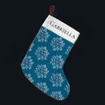 Calcetín Navideño Pequeño Copos de nieve Blue White Winter<br><div class="desc">Copos de nieve Blue White Winter</div>