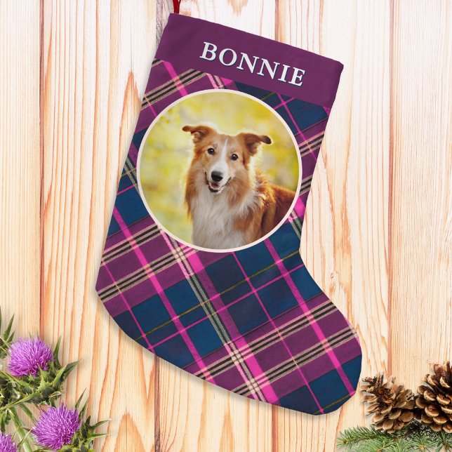 Calcetín Navideño Pequeño Custom Dog Photo Tartan Plaid Patterned Pet Decor (A festive Christmas stocking with custom dog photo, personalized name and tartan plaid pattern)
