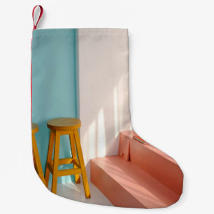 Calcetín Navideño Pequeño Dos taburetes amarillos de bar de madera