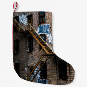 CALCETÍN NAVIDEÑO PEQUEÑO EDIFICIO DE LADRILLO MARRÓN CON LADDER METALIZADO