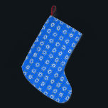 Calcetín Navideño Pequeño Estrella de David Hanukkah Pattern Blue White<br><div class="desc">Muestra tu amor por las vacaciones. ¡Mano dibujada por mí! Revisa mi tienda por muchos otros artículos similares como papel envoltorio,  almohadas,  toallas y envoltura de regalo también!</div>