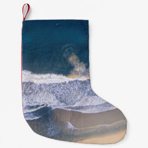 CALCETÍN NAVIDEÑO PEQUEÑO FOTOGRAFÍA DE ALTO ÁNGULO DE LA PLAYA