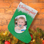 Calcetín Navideño Pequeño Green Merry Christmas Personalizado Nombre de foto<br><div class="desc">Personalizado foto nombre personalizado marca de pulsera verde moderna Navidades pequeños Stocking</div>