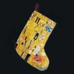 Calcetín Navideño Pequeño Gustav Klimt La Pintura Art Nouveau del Kiss<br><div class="desc">Gustav Klimt The Kiss Vintage Art Nouveau Painting The Kiss (En alemán: Der Kuss) fue pintado por el pintor simbolista austríaco Gustav Klimt entre 1907 y 1908, el punto culminante de su época dorada, cuando pintó varias obras con un estilo dorado similar. La pintura es considerada una obra maestra de...</div>