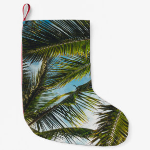 Calcetín Navideño Pequeño Hojas de coco bajo el cielo azul en la mañana
