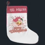 Calcetín Navideño Pequeño Merry Christmas Retro Typography Santa Gorra Rosa<br><div class="desc">Feliz Navidad,  tipografía retro rosa con un Santa Claus con un gorra rosa.</div>