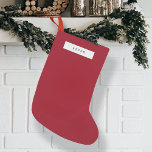 Calcetín Navideño Pequeño Minimalista Llano Limpiar Simple Berry Rojo<br><div class="desc">Un diseño de almacenamiento vacacional minimalista con un tipo de letra de tipografía retro vintage estilo máquina de escribir con su nombre personalizado sobre un fondo liso en una gama de colores. ¡El regalo festivo perfecto o el accesorio para la temporada de vacaciones!</div>