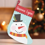 Calcetín Navideño Pequeño Monograma de Snowman lindo<br><div class="desc">Celebra la temporada de vacaciones con este encantador Navidad que cuenta con un ilustracion de un muñeco de nieve con un sombrero de alto nivel adornado con hojas y bayas huecas. El muñeco de nieve, con su nariz de zanahoria, su acogedor pañuelo de invierno y sus delicados copos de nieve,...</div>