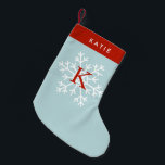 Calcetín Navideño Pequeño Monogramo de copo de nieve rojo y azul claro<br><div class="desc">Hermosos Navidades personalizados cargando.</div>